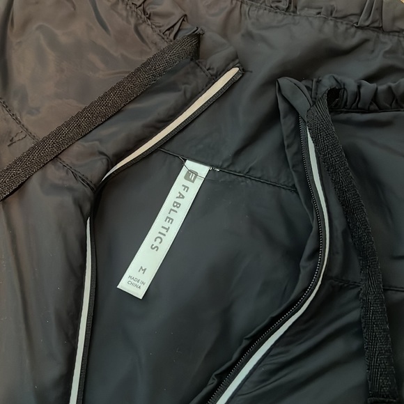 Fabletics Quarter Zip Windbreaker with mesh - Picture 2 of 4